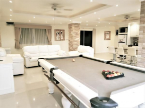 Large, stylish 2 bed apartment with pool table in Pattaya, Pattaya